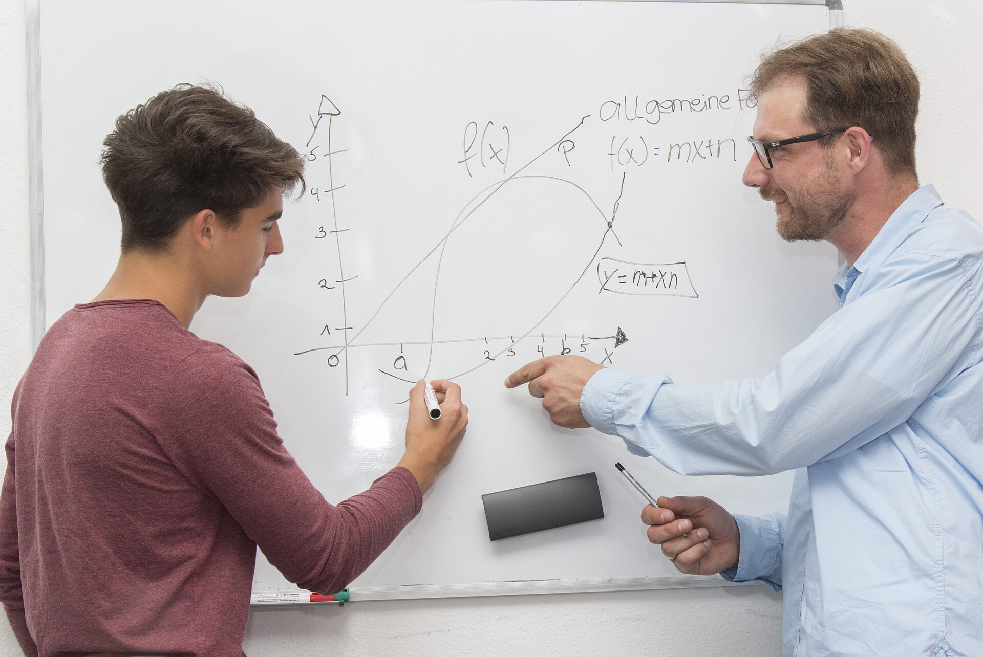 Der 12. November ist I-love-Mathe-Tag Studienkreis und YouTuber DorFuchs zeigen ein Herz für Mathematik